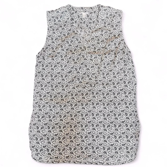 Halogen white & blue paisley V-neck sleeveless blouse size large - Picture 1 of 7